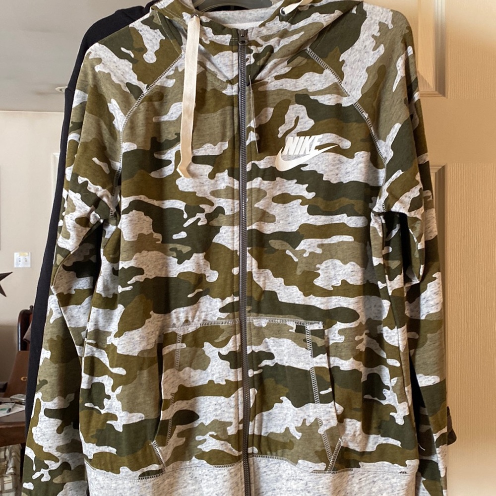 Ladies Nike hoodie!!!